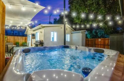 Thousand Oaks House | Modern Cottage, Hot Tub, Bistro Patio, Putting Green, Walk to All!
