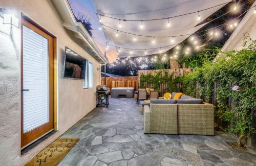 Thousand Oaks House | Modern Cottage, Hot Tub, Bistro Patio, Putting Green, Walk to All!