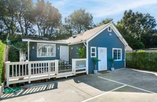 Mosswood House | Modern Cottage near many conveniences