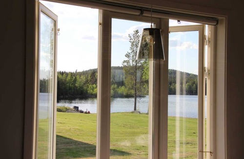Svardsjo Ski Chalet | Modern cottage on the beautiful Hinsen lake