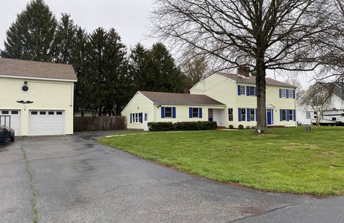 Seaford House | Modern Country Home with Pool and Game Room