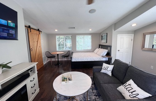 Dixon Apartment | Modern Cozy 1-bedroom Detached Apartment with Private Parking, W/D, Fiber Wifi