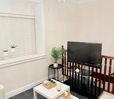 Renfrew-Collingwood House | Modern & Cozy 2-Bed Suite in Vancouver