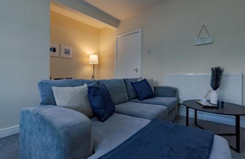 Smethwick Apartment | Modern Cozy 2BR Flat- Free parking- Near WBA