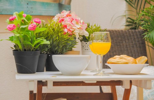Campos Eliseos Apartment | Modern Cozy Apartment Near Beach and Museum, Sleeps 6, Airport Bus, Málaga