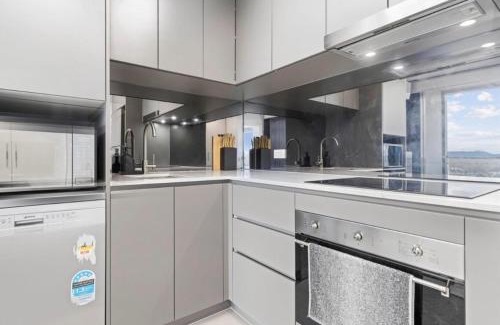 Belconnen Apartment | Modern & Cozy Apt CBR Free Parking