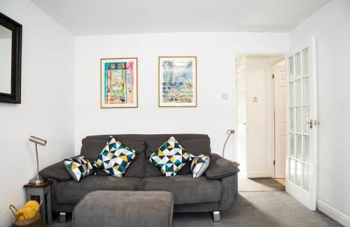Wandsworth Common Apartment | Modern, cozy flat close to Clapham and Battersea, London