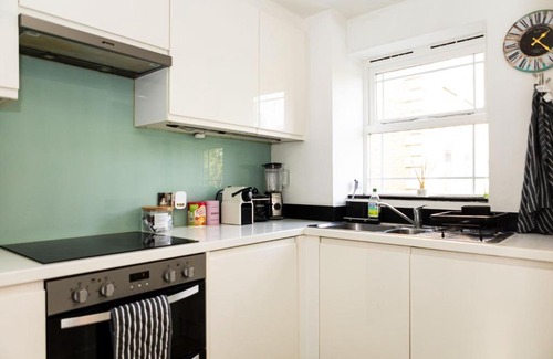 Wandsworth Common Apartment | Modern, cozy flat close to Clapham and Battersea, London