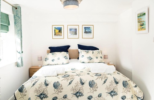 Wandsworth Common Apartment | Modern, cozy flat close to Clapham and Battersea, London