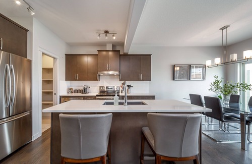 Southwest Edmonton House | Modern*Cozy*Full House*Fireplace*Large Yard*YEG Airport*All Amenities*Sleeps 6