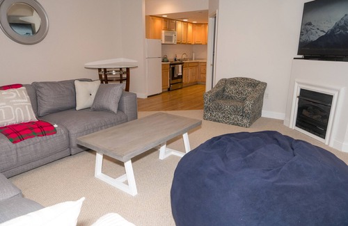 Lewes House | Modern cozy home, Shared Pool,DE beaches