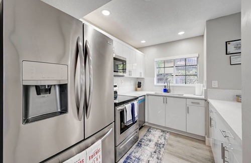 Richmond West House | Modern cozy home! Single Family with game room, Pool & Patio.