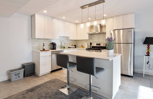 Dundarave House | Modern & Cozy Near The Ocean