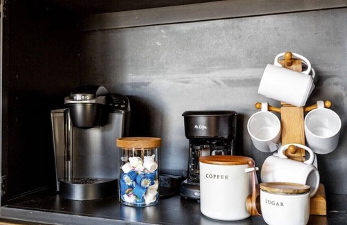 Sayles Blvd. Area House | Modern & Cozy, Sleeps 6 w/Coffee Bar