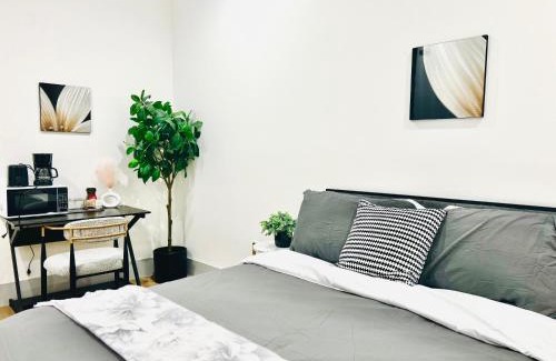 Van Nuys Apartment | Modern Cozy Stay Desk Fridge Microwave