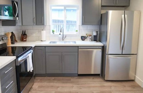 Everett House | Modern&Cozy townhome w/Cent. AC