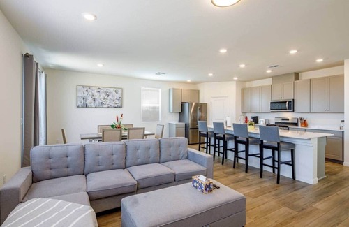 Arden House | Modern Cozy Vegas Home-5bd 3ba