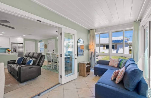 Siesta Key Condo | Modern Crystal Sands Villa: Private Beach, 2 Heated Pools, Steps to Crescent Beach & Siesta Key Fun