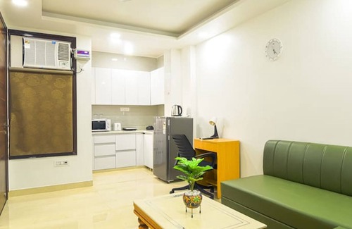 Gurugram Apartment | Modern cyber retreat with Gym