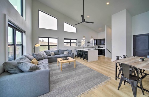 Davenport House | Modern Davenport Home w/Water View & Grill!
