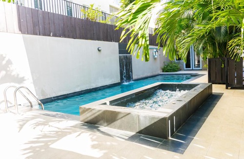 Barbican Apartment | Modern-Day Luxury Penthouse, 2 Bedrooms with a Pool & Gym