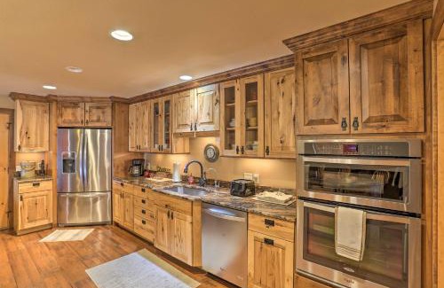 Deadwood Apartment | Modern Deadwood Apt with Mountain Views and Grill!