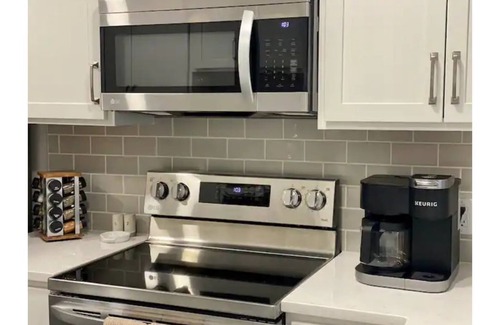 Grandview Heights Apartment | Modern Deco Flat - Mins to Everything❕