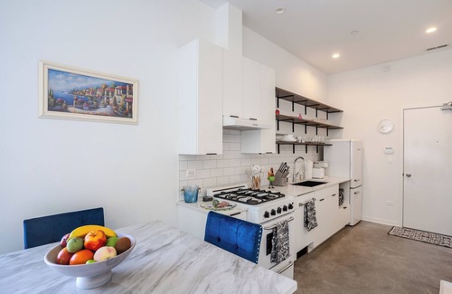 Oak Park Apartment | Modern Deluxe Studio Suite in Oak Park!