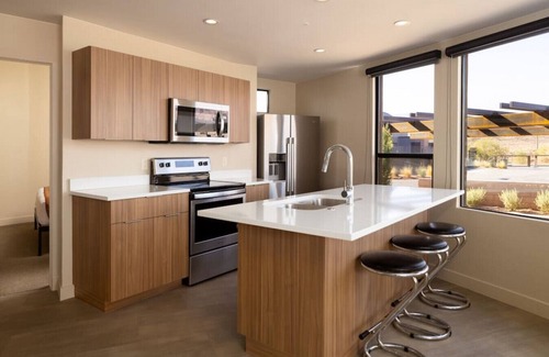Ivins Condo | Modern Desert Dwelling W/Garage