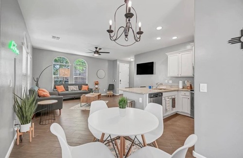 Gilbert House | Modern desert vibes in the heart of Gilbert!