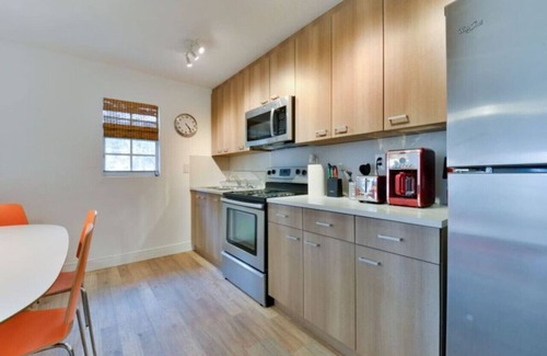 Buena Vista Apartment | Modern Design District Getaway W/Hot Tub & Garden