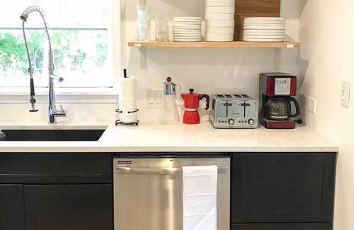 Sawyer House | Modern Designer Beach House 1 mile to the beach! Pet-friendly & bright