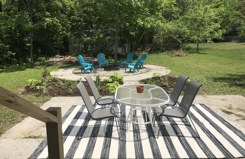 Sawyer House | Modern Designer Beach House 1 mile to the beach! Pet-friendly & bright