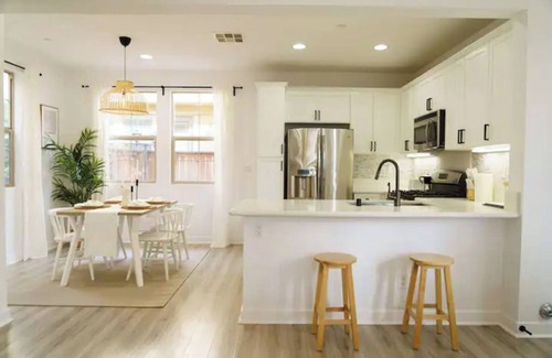 Azusa House | Modern Designer Home w/King Bed - 30 minutes to all the theme parks!