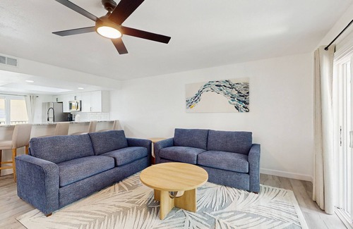 Treasure Island House | Modern dog friendly townhome, close to the Gulf and beaches, shopping & dining