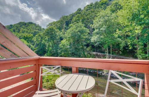 Burnsville Apartment | Modern, Dog-Friendly Getaway on Cane River!