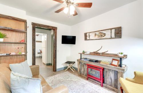 Burnsville Apartment | Modern, Dog-Friendly Getaway on Cane River!