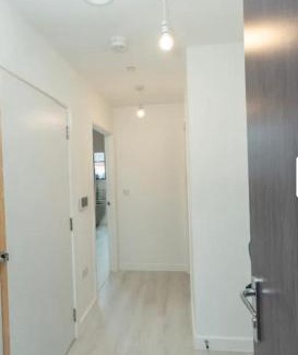 Botwell House | Modern Double Bedroom Room Near Heathrow