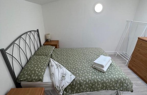 Higham Hill House | Modern double room with en suite