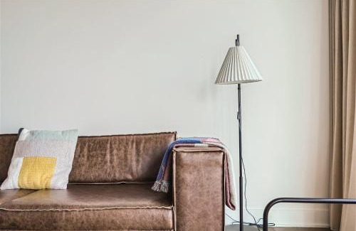 Rainey Street Historic District House | Modern Downtown Condo - Rooftop pool - Top Amenities