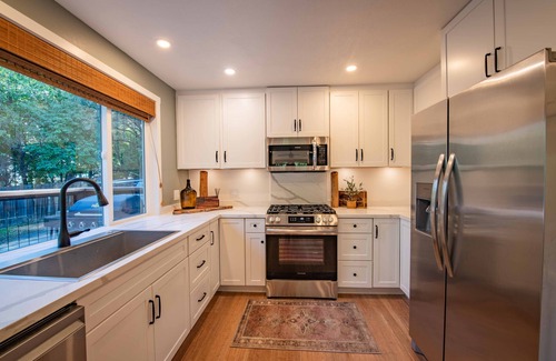 Paso Robles House | Modern Downtown Cottage Nestled Among the Trees