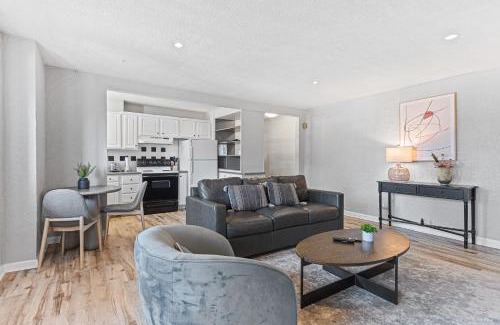 Downtown Atlanta House | Modern Downtown Getaway Peachtree Towers