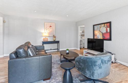 Downtown Atlanta House | Modern Downtown Getaway Peachtree Towers