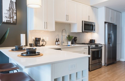 The Gulch Apartment | Modern Downtown Nashville Studio – Free Parking, In-unit WD, WiFi with Views!