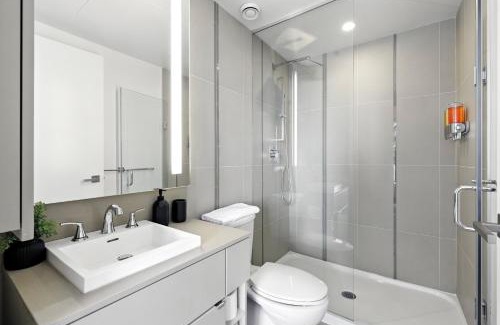 Downtown Toronto Apartment | Modern Downtown Retreat - Sleek Patio Oasis