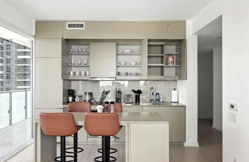 Downtown Toronto Apartment | Modern Downtown Retreat - Sleek Patio Oasis