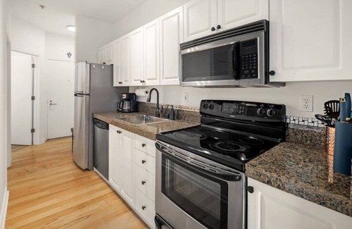 Belltown Apartment | Modern Downtown Seattle Studio W/Amenities