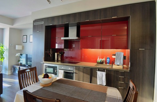 Wellington Place Condo | Modern Downtown Toronto Condo - 2Bed/2Bath (1 Free Parking) Sleeps 6