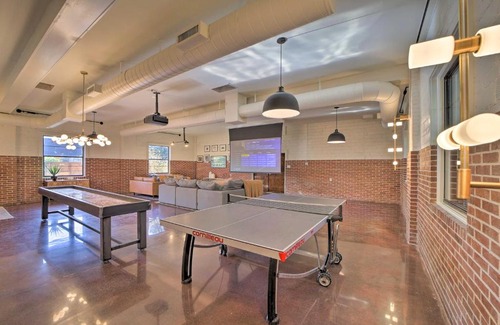 Tulsa House | Modern Downtown Tulsa Friend Pad with Games!