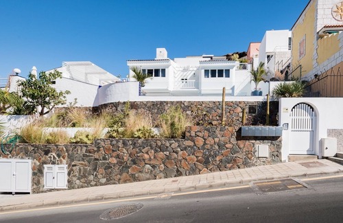 San Agustin House | Modern dream villa with sea view private, heated pool and sea view!